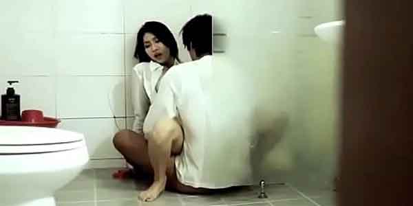 หนังอาร์ฝรั่ง จัดเพื่อนเมาเย็ดในห้องน้ำ ชวนจัดกันมันส์หลายท่าเด็ดร้องดัง