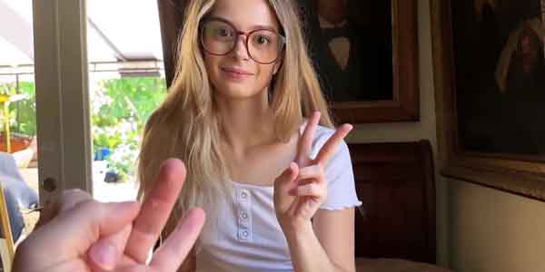 หนังโป็ฟรัง สาวแว่นหีเนียนโดนเยดสด เอากันมันส์เย็ดเสียวหีชมพูสวยเด็ดจัด