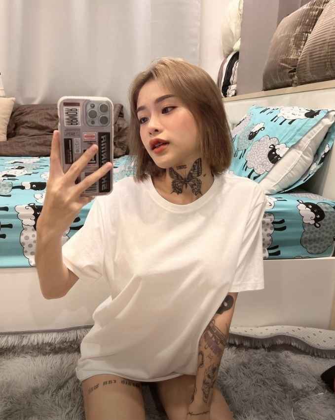 สาวนมใหญ่รอยสักสวย 3