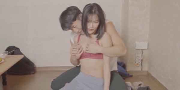 หนังอาร์ออนไลน์ หลอกเพื่อนสาวมาเย็ดกันที่บ้าน ขยำนมเพื่อนให้เงี่ยน