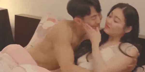 หนังเรท r หัวหน้าสาวล่อเยสลูกน้อง เล้าโลมเย็ดกันในโรงแรมเอามันส์ยันเช้า
