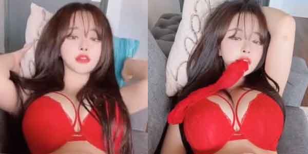 รูปโป๊หี สาวหมวยนอนอวดหีไร้ขน นอนบนโซฟาอวดหุ่นสวยเซ็กซี่น่าจับเย็ดหี