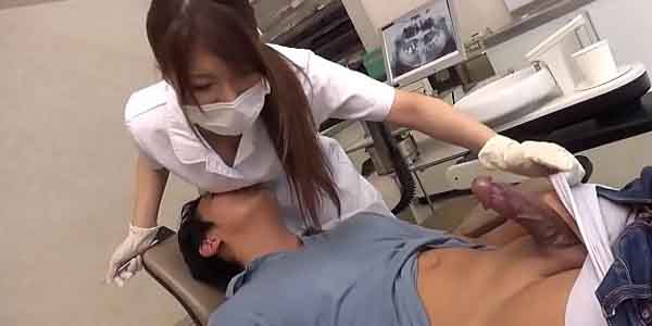 หนังโป๊ะ พยาบาลเงี่ยนเย็ดคนไข้ จับควยชักว่าวขึ้นขย่มสุดเสียวเอาแรงไม่พัก